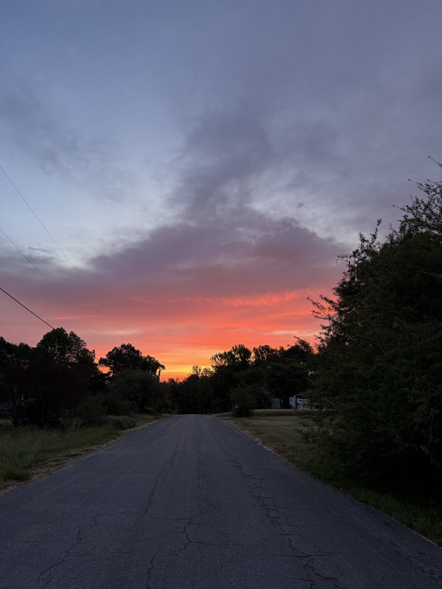 TheOtherLori's tweet image. 3 miles of hills for breakfast under beautiful skies before our annual Dogs on the Deck event at work. Charity event where we sell hotdogs &amp;amp; sausages. HR being silly at the photobooth &amp;amp; me jumping infront to photobomb friends. #runchat #sunriserunner #workfun