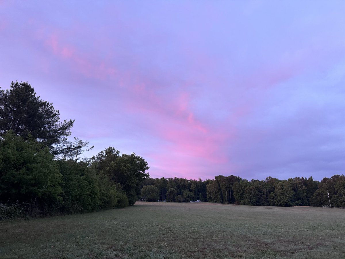 TheOtherLori's tweet image. 3 miles of hills for breakfast under beautiful skies before our annual Dogs on the Deck event at work. Charity event where we sell hotdogs &amp;amp; sausages. HR being silly at the photobooth &amp;amp; me jumping infront to photobomb friends. #runchat #sunriserunner #workfun