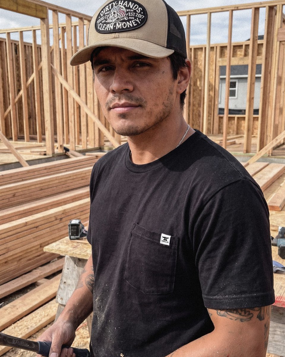 TrollCoClothing's tweet image. Sometimes simple is the hardest-working piece in the drawer. 💪
Shop the Pocket Tee's.

#TrollCoClothing #WorkWear #PocketTee #SupportBlueCollar #DHCM