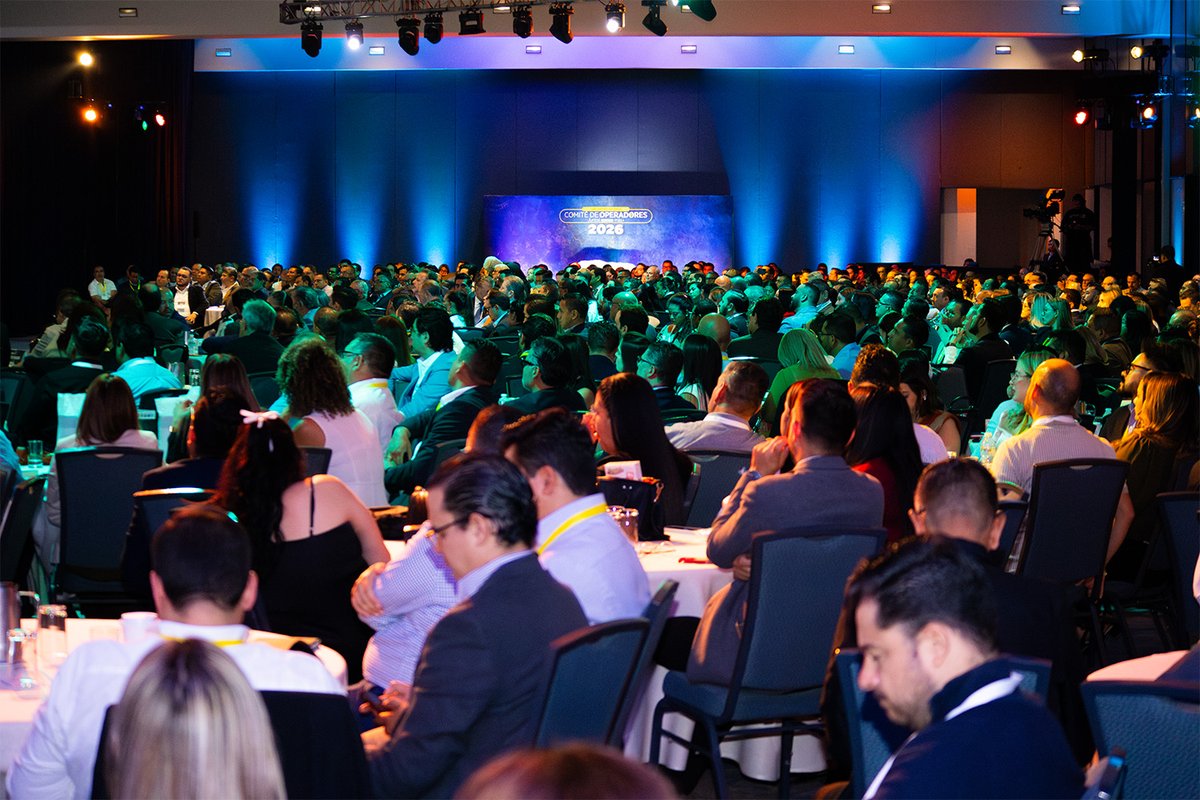 gruposalinas's tweet photo. Durante el Encuentro Nacional del Comité de Operadores 2026, colaboradores de todo el país se reunieron para compartir ideas, fortalecer aprendizajes y seguir construyendo una visión común 💡✨.

En este espacio, @lucianopascoe destacó la importancia de actuar con hechos, criterio y valentía, mientras que @MLopezSanMartin invitó a reflexionar sobre lo que cada uno puede hacer para seguir impulsando al grupo y aportar al país 🤝.

#ENCO2026 #JuntosSomosMás #ComitéDeOperadores