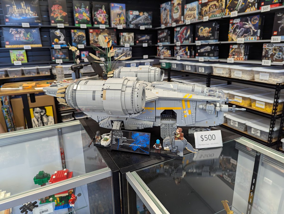 JCBrickEmporium's tweet image. We have the UCS Razor Crest out now and will be adding additional Star Wars sets for May the 4th.
#florenceaz #smallbusiness #starwars
#pinalcounty #afol #lego #MayThe4th #mandalorian