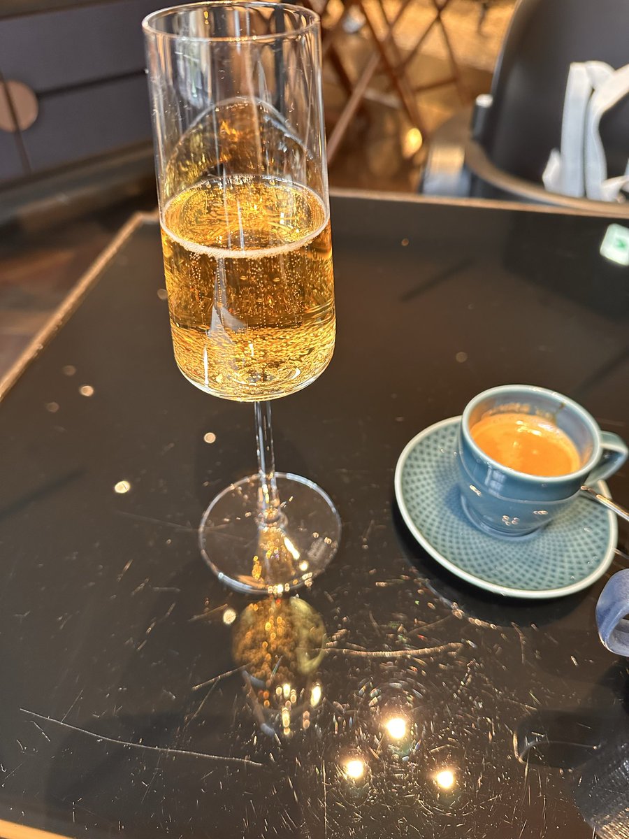 tenma0706's tweet photo. 朝シャン🥂 https://t.co/rVJmeD0P17