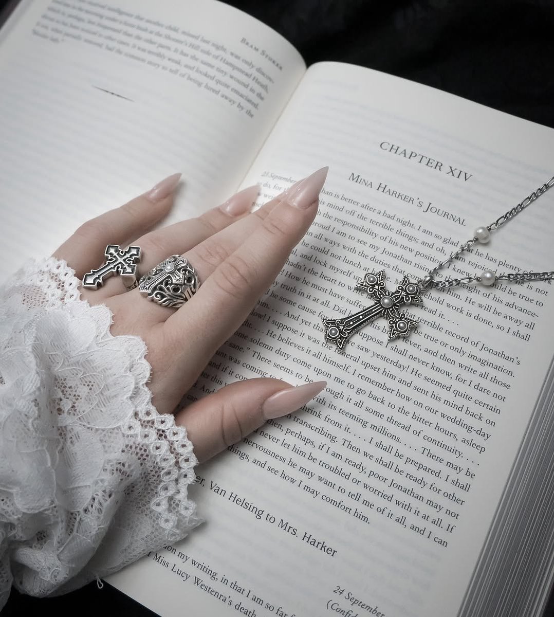 𝖁𝖆𝖒𝖕𝖞𝖗𝖎𝖆 𓋹 tweet media