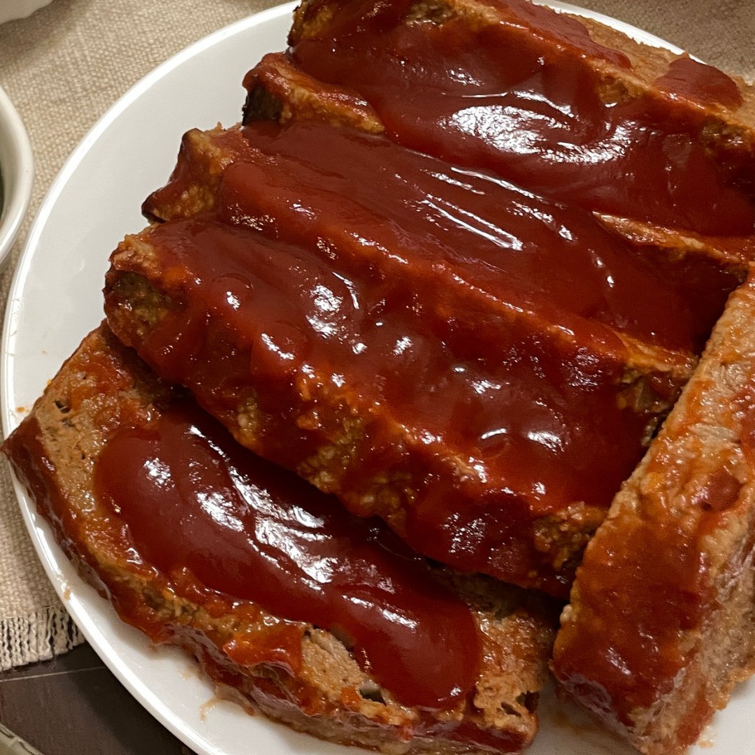Shoneys's tweet image. More meatloaf, more to share. Bring home Shoney's Meatloaf Family #Meals To-Go for you and your loved ones!