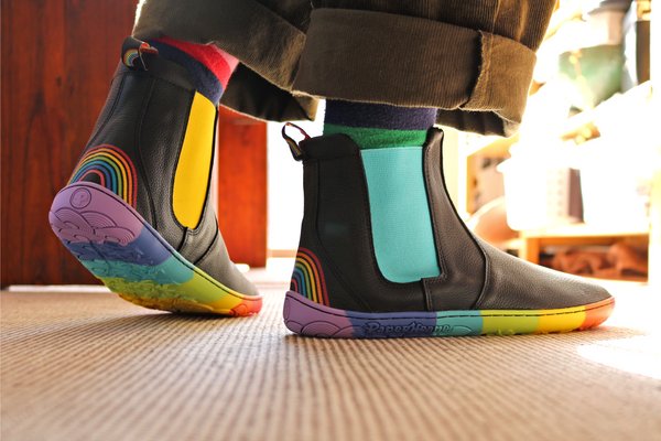 mercedesberlin's tweet image. PaperKrane Skittle Neon Jewelchic Chelsea Boots 

A barefoot-style footwear, featuring a black leather upper and a vibrant, rainbow-colored sole. 

#design