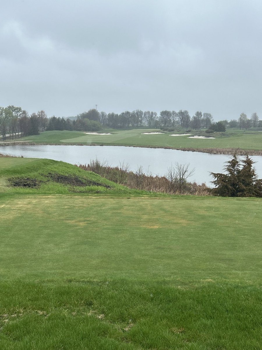 Jeffsliper's tweet photo. @NickLSports @DetLakesHigh Here’s a few photos from the tournament.  Fantastic course, too bad it rained most of the day. https://t.co/JbzeSkaxKn