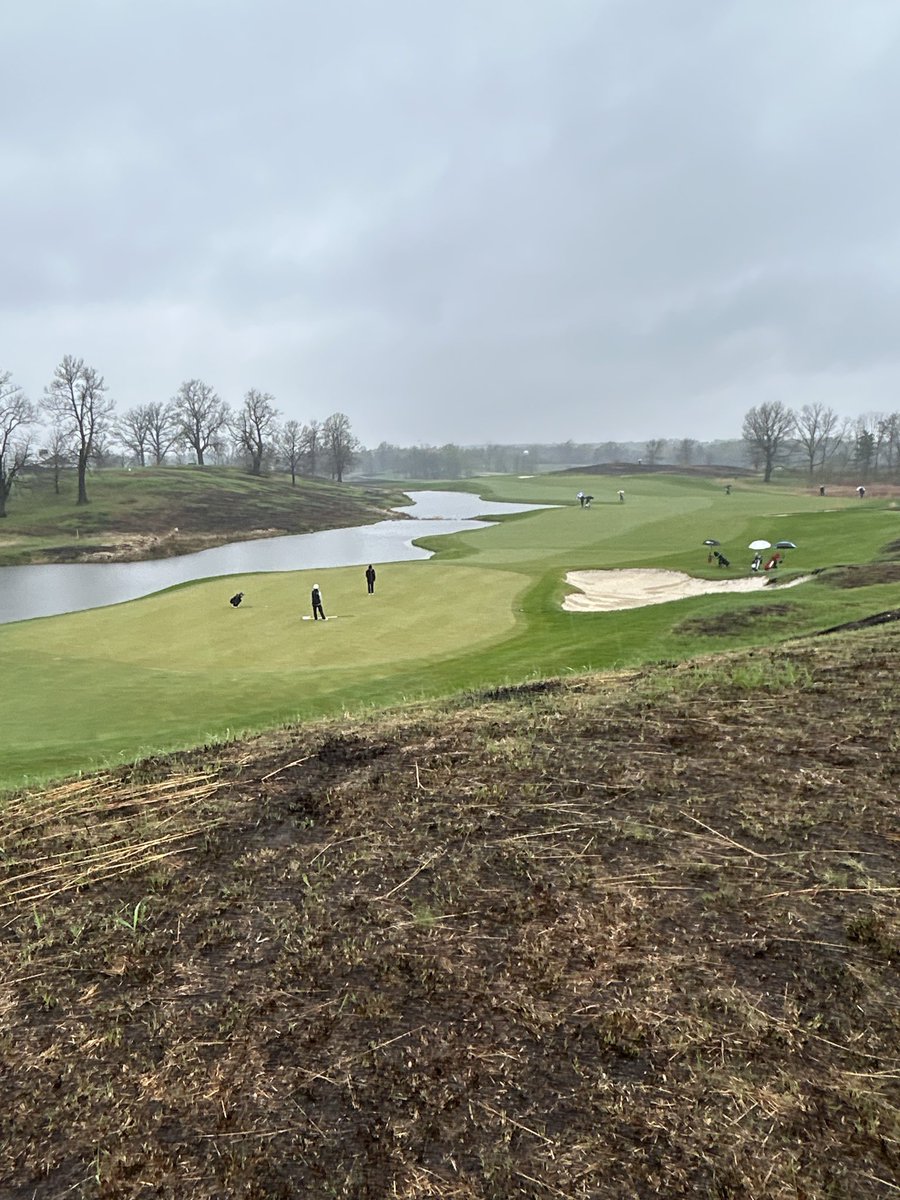 Jeffsliper's tweet photo. @NickLSports @DetLakesHigh Here’s a few photos from the tournament.  Fantastic course, too bad it rained most of the day. https://t.co/JbzeSkaxKn