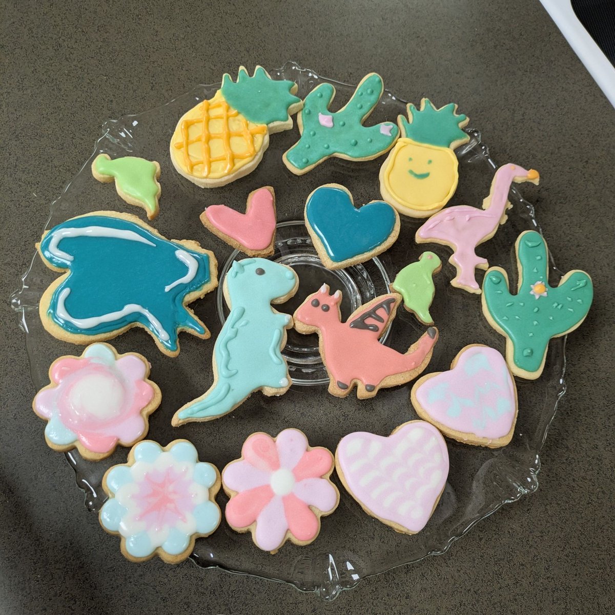 WMPublicSchools's tweet image. COOKIES!🍪✨

Ms. Hokenson's Culinary FCS students are icing experts! They've been researching and perfecting "flooding" techniques to create these beautiful cut-out sugar cookies! 

These students are bringing some serious skills to the kitchen! 🧑‍🍳

#WMFCS #CulinaryArts