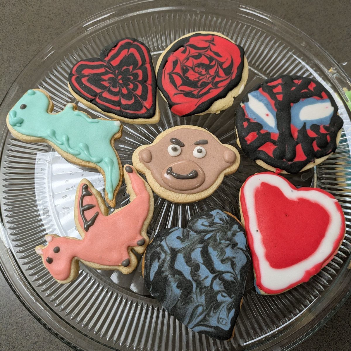 WMPublicSchools's tweet image. COOKIES!🍪✨

Ms. Hokenson's Culinary FCS students are icing experts! They've been researching and perfecting "flooding" techniques to create these beautiful cut-out sugar cookies! 

These students are bringing some serious skills to the kitchen! 🧑‍🍳

#WMFCS #CulinaryArts