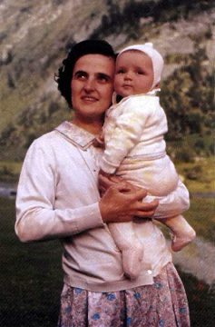 Sachinettiyil's tweet photo. Feast day of St Gianna Beretta Molla, Ora pro nobis🙏

St. Gianna Beretta Molla, who chose to forgo aggressive treatment for a uterine tumor to protect the life of her unborn child, was canonized in 2004 by Pope John Paul II in the presence of her husband and children, including her daughter Gianna Emanuela.