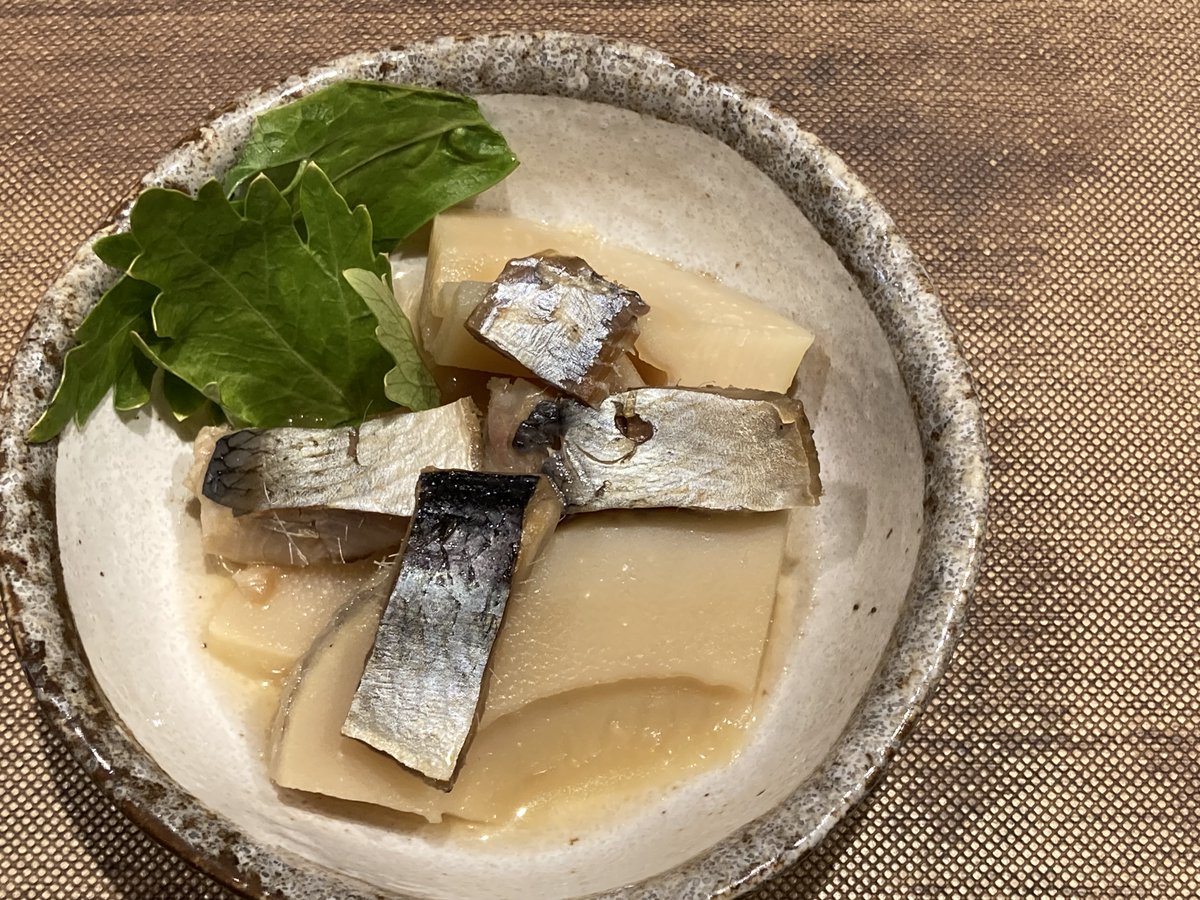 sobataguru's tweet photo. 筍と身欠きにしんの炊いたん

自家ゆで筍は柔らかく、水、酒、薄口醤油だけで、薄味に仕上げました。

旬の筍は、仄かにとうもろこしの風味がします。

もり蕎麦や白だし蕎麦と一緒にどうぞ。 https://t.co/WoL3gn8qp4
