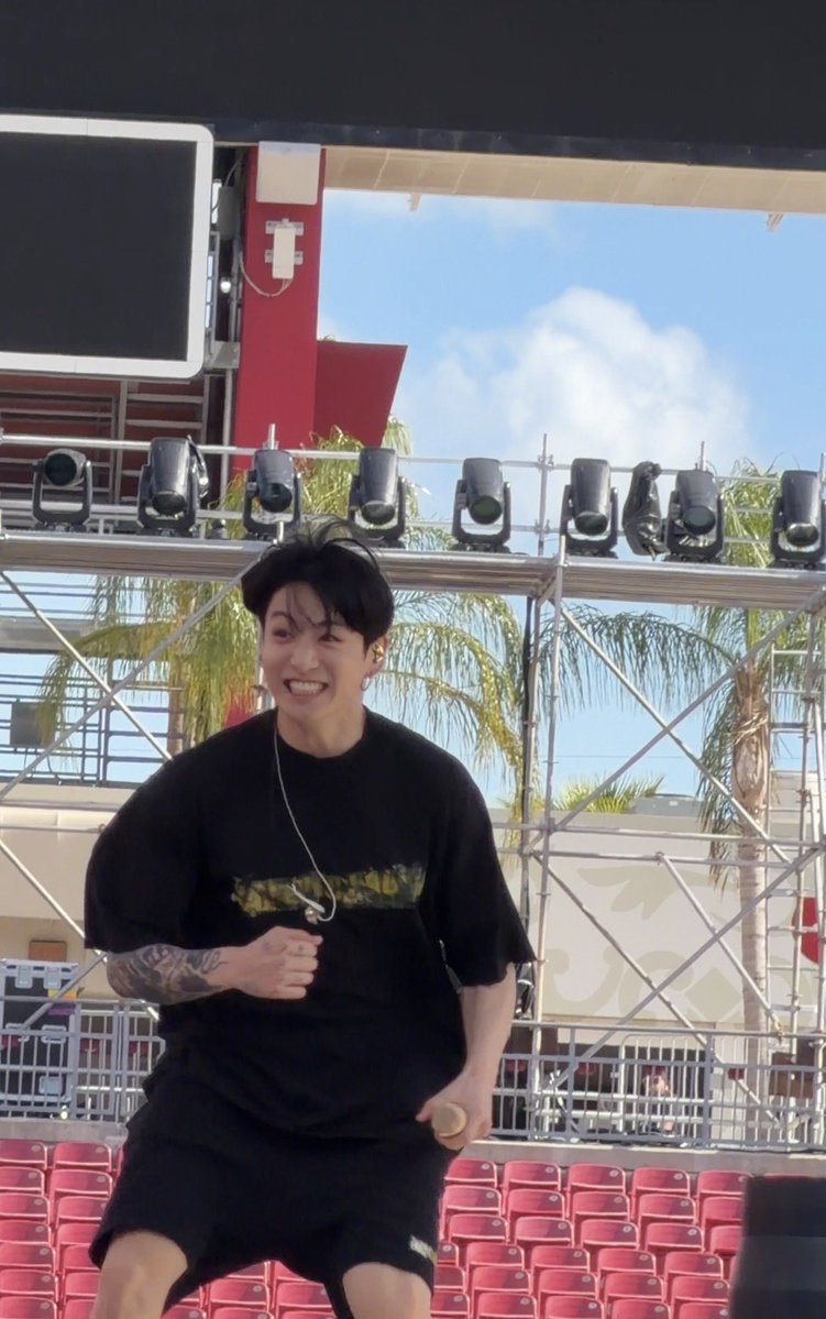 Anna ⁷ ୨♡୧ 𝓐𝓻𝓲𝓻𝓪𝓷𝓰 ㉧㉣㉣ IS SEEING BTS 💜 tweet media