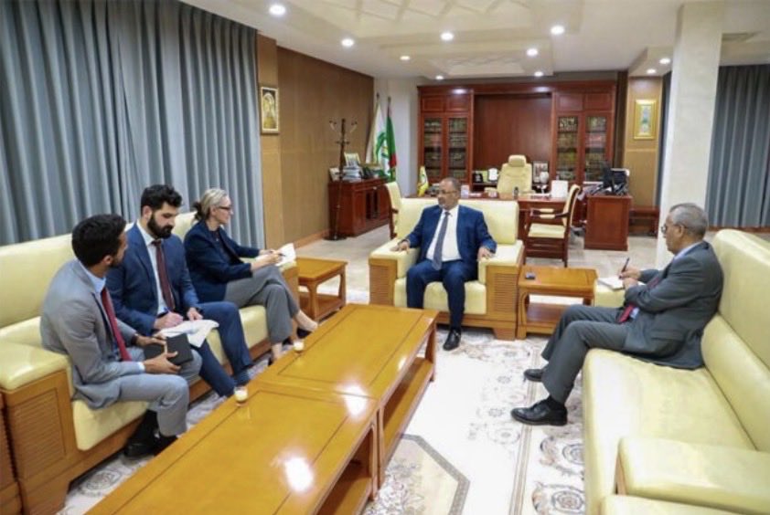 ZeinCheikh's tweet photo. تشرفتُ اليوم باستقبال سعادة السيدة كورينا ساندرز، القائمة بأعمال سفارة الولايات المتحدة الأمريكية لدى بلادنا.
وقد شكّل هذا اللقاء مناسبةً قيّمة لتبادل وجهات النظر حول آفاق ترقية علاقات التعاون الاقتصادي والتجاري بين بلدينا، واستكشاف السبل الكفيلة بتعزيز شراكات مستدامة ومثمرة بين الفاعلين الاقتصاديين في الجانبين
