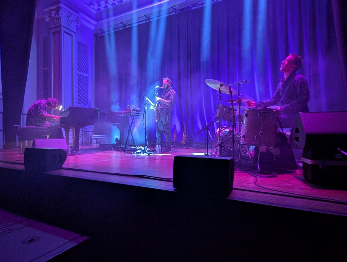 threetimesafool's tweet photo. A thoroughly enjoyable Tuesday night, spent in the company of @MammalHands - who were showcasing their latest album, the excellent Circadia. https://t.co/O6wG7w0BAS