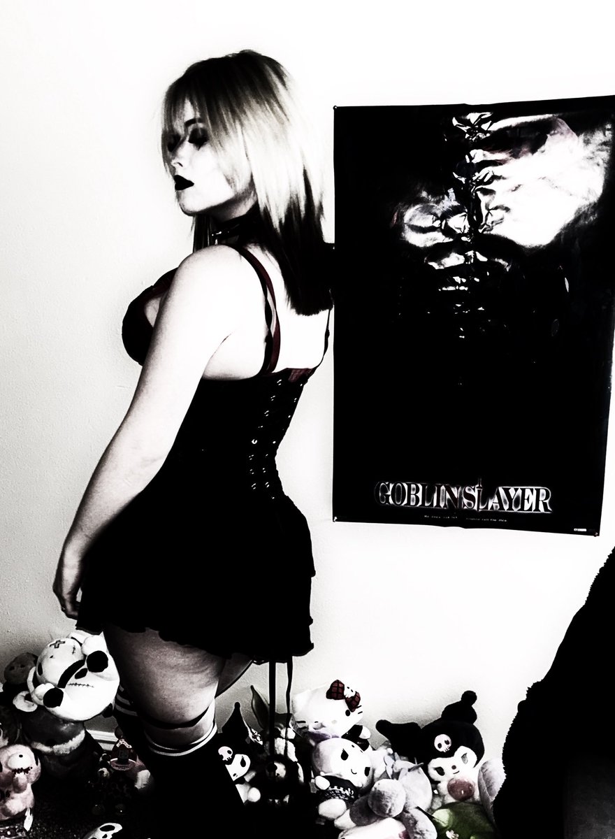 Raez0rs's tweet photo. Looking for #vtubers I want to get a model made in the near future so people comment below:) so I will come back to you when ready.
#undeadgirl #goth #goblinslayer #animetwt #twt #vtuber https://t.co/S2mw8AaCiB