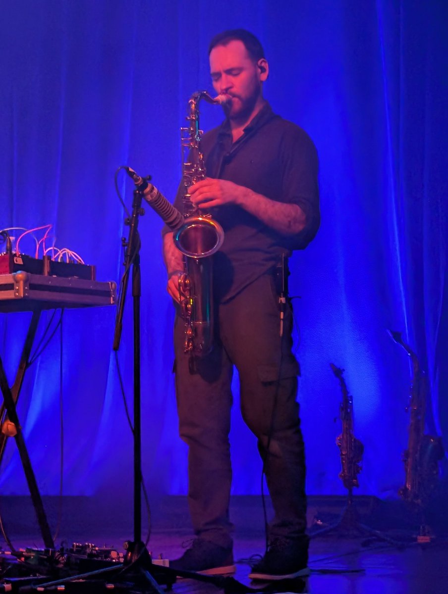 threetimesafool's tweet photo. They are definitely one of those bands who are really impressive on record, but the live experience just takes it to another level entirely!

#mammalhands #circadia https://t.co/4uhUIWD72F