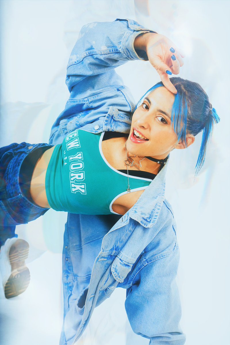 Vicky_32❄️ tweet media