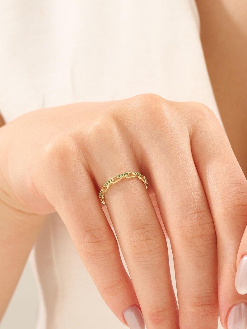 Bluequeenjewels's tweet image. Delicate, bold, unforgettable ✨ This Lab Emerald Solid Gold Chain Ring is the perfect everyday sparkle for minimalist queens. 👑
💎 10k • 14k • 18k Gold
💚 Lab-Created Emerald
🌱 Recycled Gold
🎁 Made to Order + Gift Ready
#EmeraldRing #MinimalistJewelry #GoldRing #usa