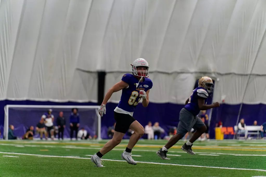 nelsonlordsftbl's tweet photo. 𝙇𝘼𝙐𝙍𝙄𝙀𝙍 𝙃𝙄𝙂𝙃 𝙎𝘾𝙃𝙊𝙊𝙇 𝘾𝘼𝙈𝙋 🟣🟡

Lords Quarterback Zach Beninger was named camp MVP at Sunday’s @LaurierFootball High School camp.  WR @mateomonetta_ and DB Bennett Dubreuil also had strong performances on the field.

🔴🟡🏈 #GoLords

(📸: A Michalski) https://t.co/1B2tNzC3A7