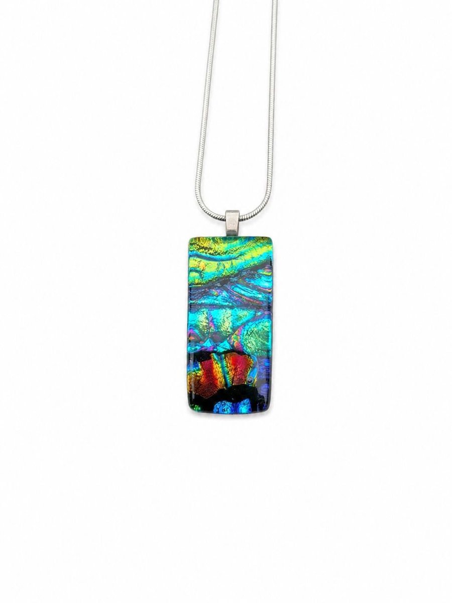Samphireglass's tweet image. A beautiful new sea inspired dichroic glass necklace. Unique handcrafted glass pendant with rolling green, blue and purple colours. 

#jewellery #giftideas #handcrafted

samphireglass.etsy.com/listing/448664…