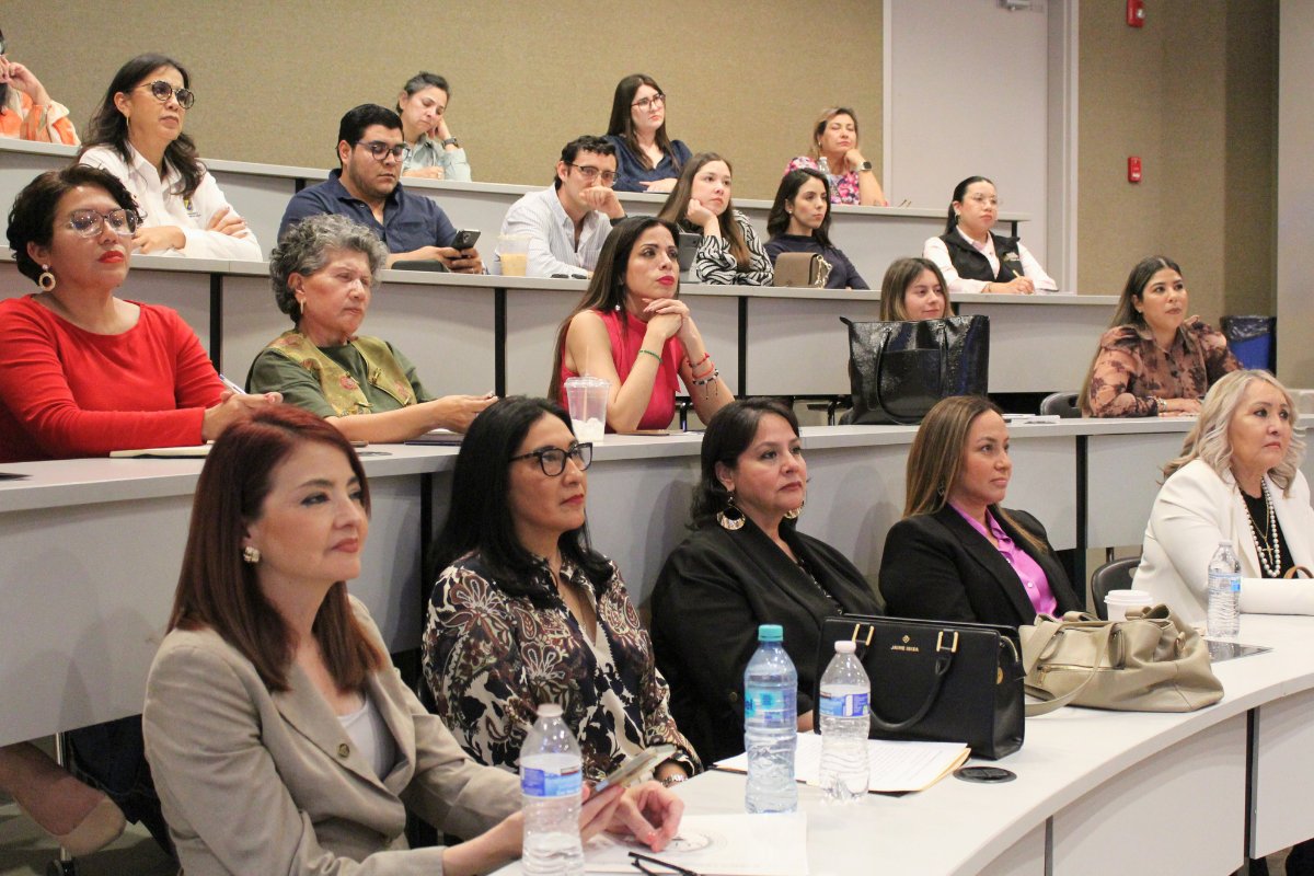 TJE_BC's tweet image. El Pleno del #TJEBC, así como personal jurisdiccional y de la Unidad de #DDHH , asistieron a la conferencia “Paridad de género y perspectiva de igualdad: Estándares internacionales y acción pública”, impartida por la Dra. Leticia Bonifaz Alfonzo, ex integrante del Comité CEDAW.