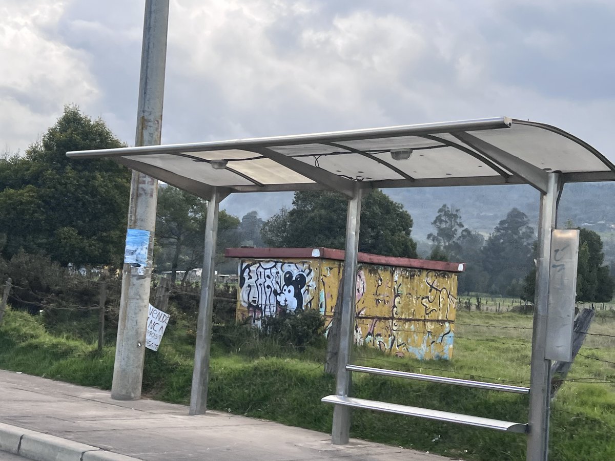 iguaque's tweet photo. ⁦@SecGobCundi⁩ ⁦@GuavioEstereo1⁩ al parecer hay un incendio forestal en la entrada a Guasca, la bruma ya cubre buena parte del municipio https://t.co/PEZ9oZKjAs