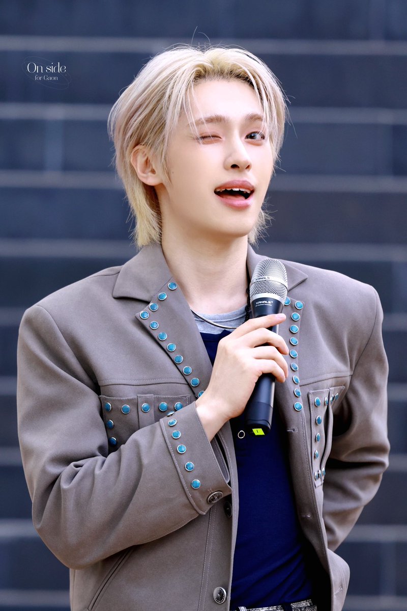 ᴏɴ sɪᴅᴇ tweet media