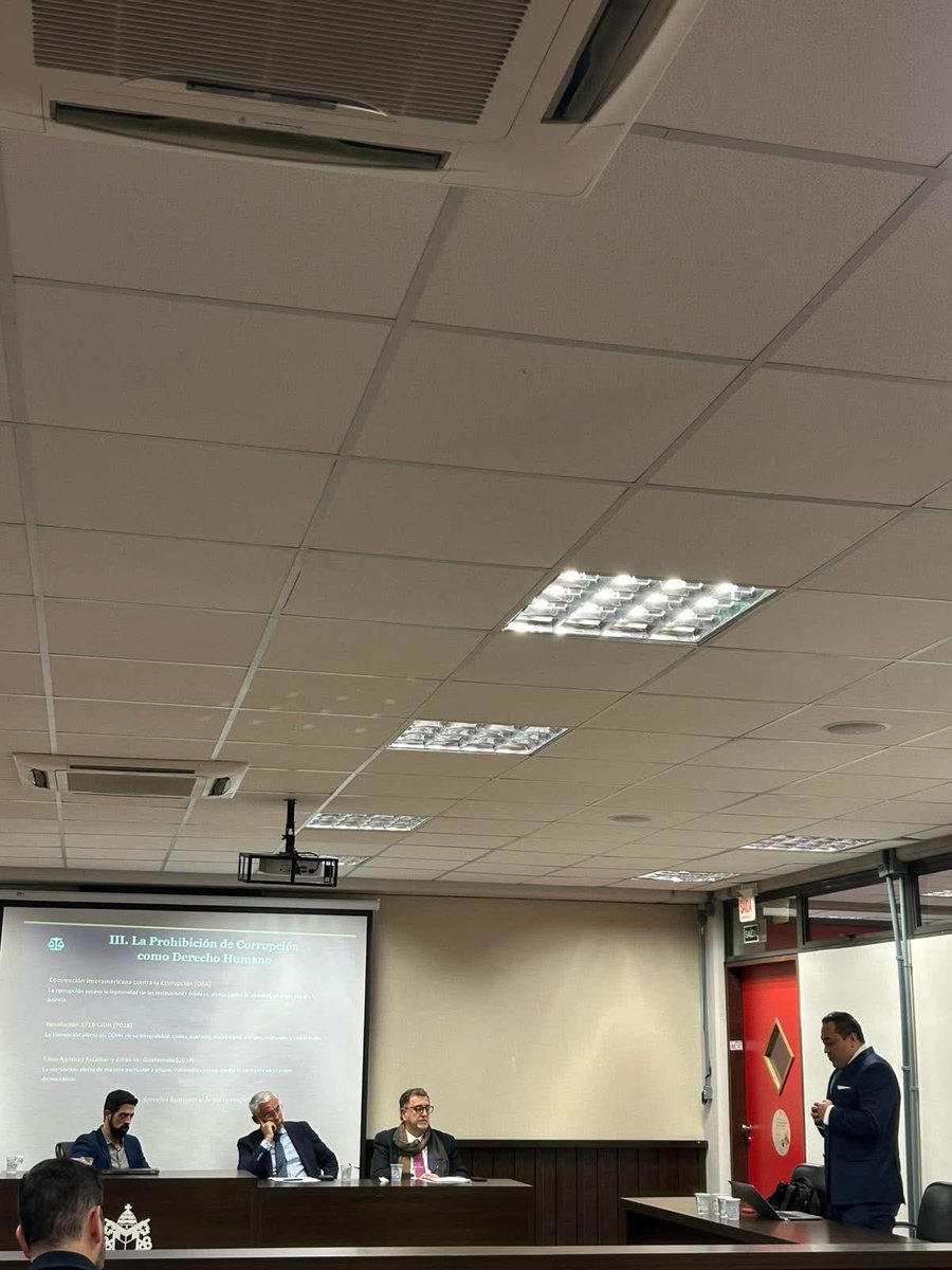 VillacresesJA1's tweet image. ¡Hoy, cumplí otro sueño! 🎓📚

Presenté los resultados del #Post-Doctorado en Derecho que realicé en la @PUCPRoficial 🇧🇷 sobre el tema: “Derechos Humanos como escudo de la integridad en la #contrataciónpública y la lucha contra la corrupción”.