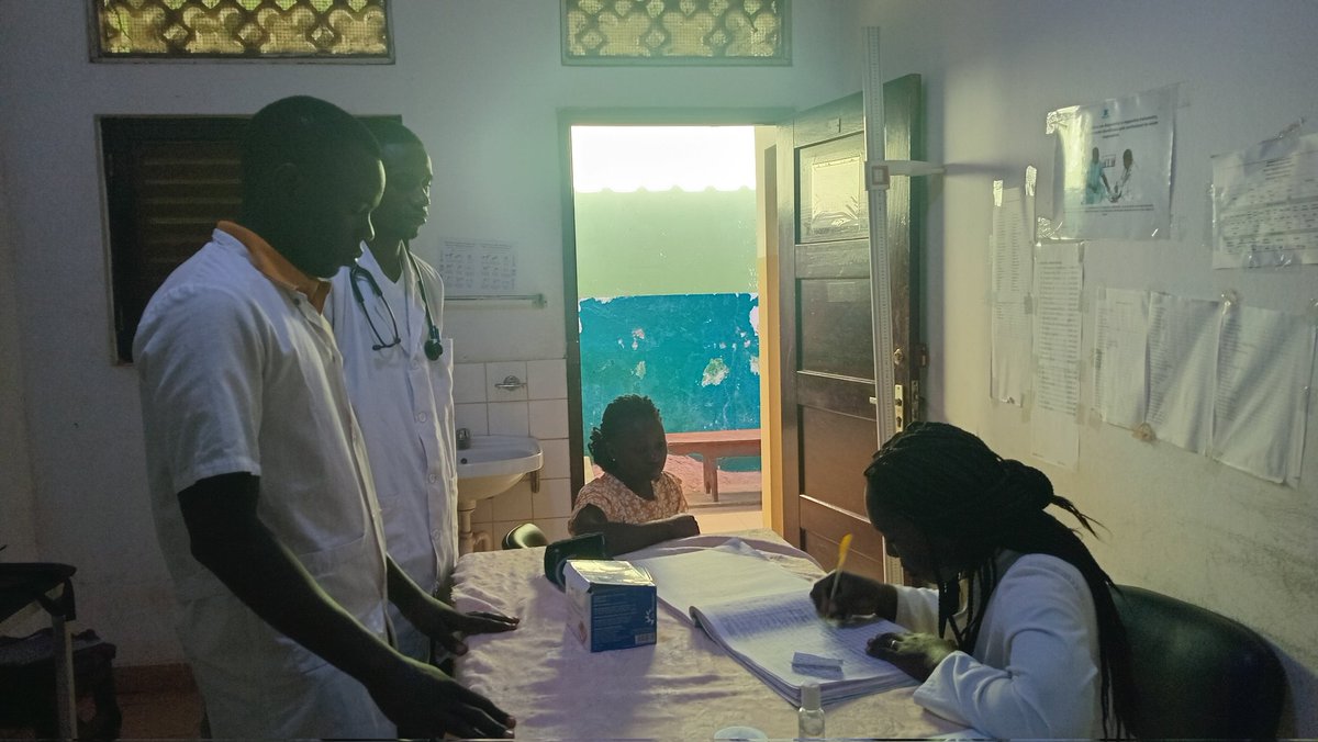 Estudiantes de 5to y 6to año en los puestos de salud, desarrollando habilidades. 
#BMCGuineaBissau 
#CubaCooperaGB