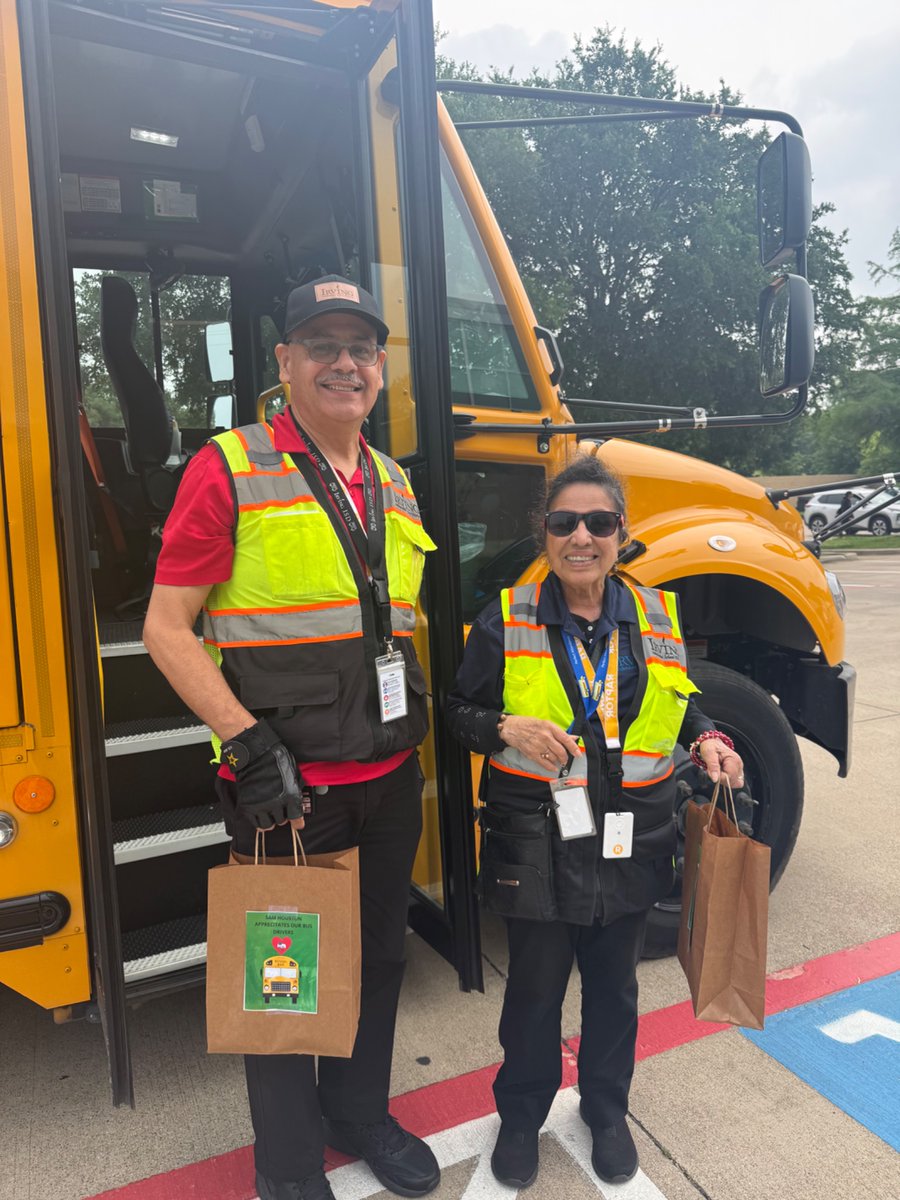 SamhoustonMS's tweet photo. Shoutout to our incredible @IrvingISD school bus drivers! 🚌💛  

Thank you for keeping our students safe every day. We appreciate you! 👏

Happy School Bus Driver Appreciation Day! https://t.co/k0LPTLTNYo