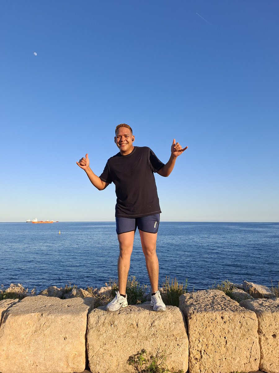 johangonzalezep's tweet image. Me había olvidado de lo que se me da genuinamente... Sonreír 😍❤️🥰🥰🥰🥰

#smile #playa #farol