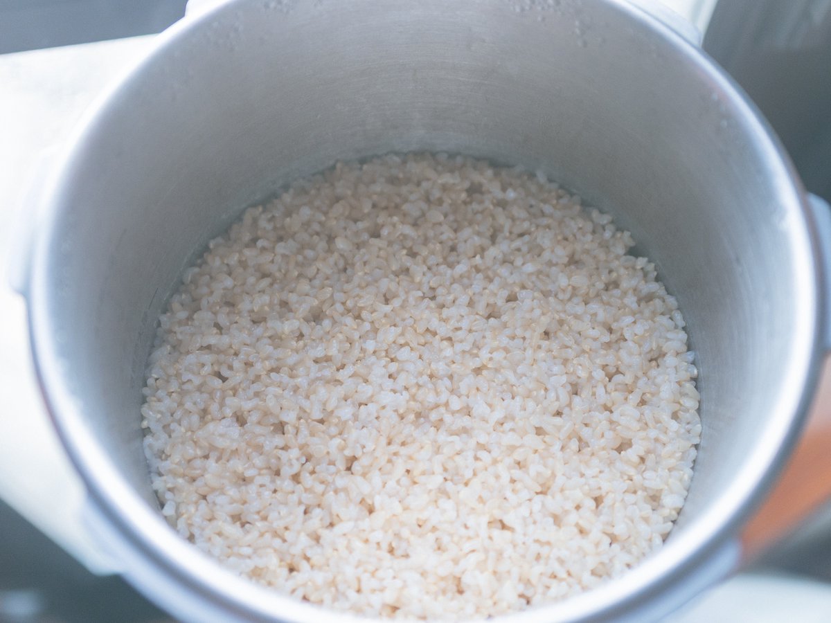 意識低めに圧力鍋で玄米を炊いて妻のお弁当を作りました。
