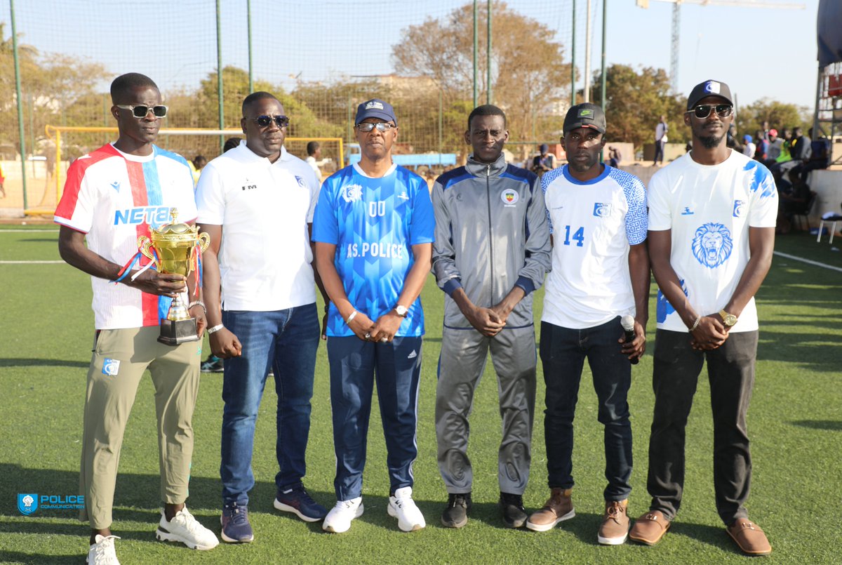 PoliceNationSN's tweet image. Clôture de saison pour l’AS Police !

Le Contrôleur Général Abdoul Wahab Sall a présidé la fin de saison de la section Handball. Au programme : deux duels intenses face au DUC (Féminin &amp;amp; Masculin). 

Le sport : levier de cohésion et de dynamisme au service de la loi. 
#Sport