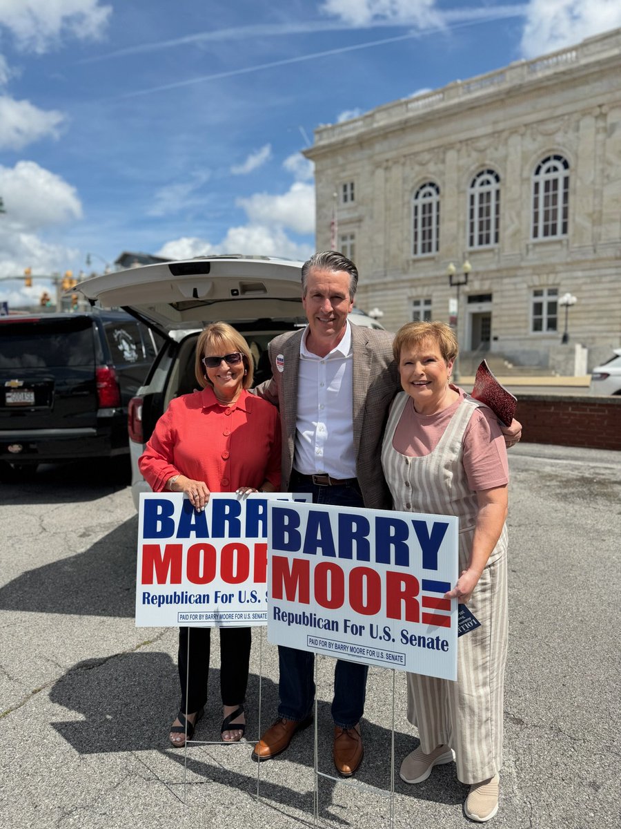 BMooreSenate's tweet photo. I enjoyed visiting the Cheaha Republican Women in Anniston recently.

Special thanks to my friend @CarolineJoyous for coming out to see us!

#BarryMooreforAlabama #ALpolitics #CalhounCounty https://t.co/2JLkCw0EcU