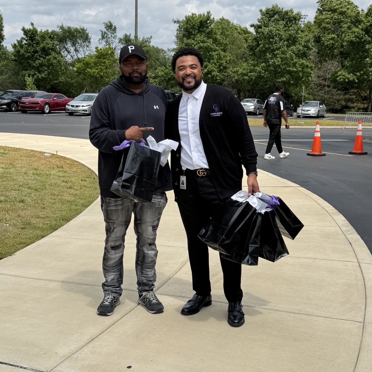 CaneRidgeHS's tweet image. Let’s Go Ravens 🐦‍⬛ 💜 #happybusdriversweek #safetyfirst #sitdown #thankyou @CaneRidgeFBall @FACaneRidge @cane_ridge @MNPS_SOI  @MyFutureMyWay @cherylmayes6 @CRHSschoolcoun1