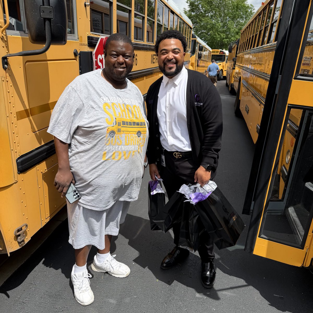 CaneRidgeHS's tweet image. Let’s Go Ravens 🐦‍⬛ 💜 #happybusdriversweek #safetyfirst #sitdown #thankyou @CaneRidgeFBall @FACaneRidge @cane_ridge @MNPS_SOI  @MyFutureMyWay @cherylmayes6 @CRHSschoolcoun1
