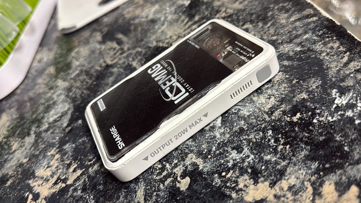 CFMIII's tweet photo. @sharge_official Should I still be using this? It’s starting to come apart. I bought it in Feb of 2024, it started swelling after like a month or so. When I run into customer service, I never got a response. So I assumed it was fine. It seems to now be getting progressively worse https://t.co/wDnasb4LWM
