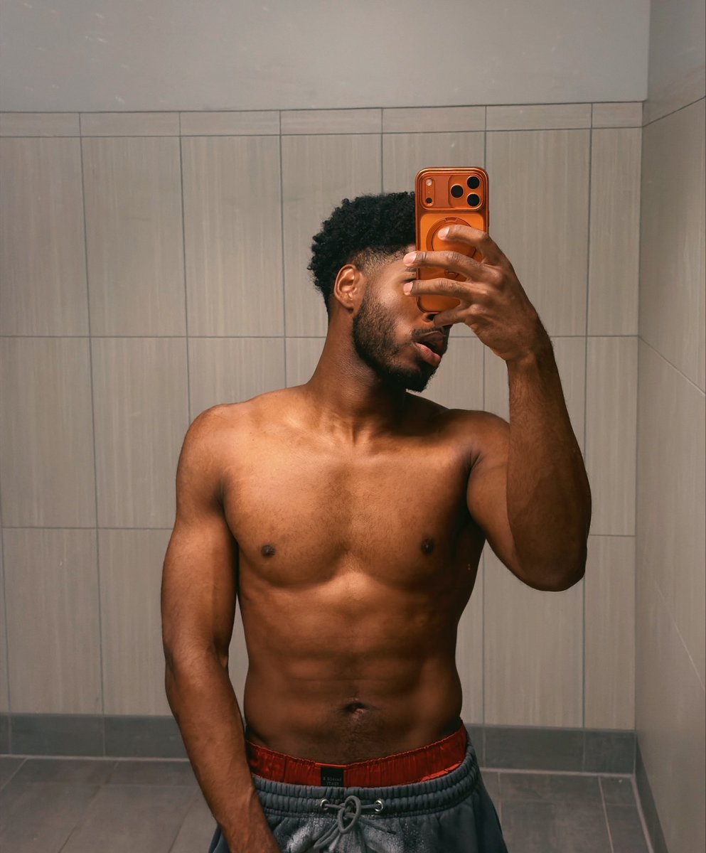 crayrola's tweet photo. Type shift 🕺🏾 https://t.co/7rjjSerfQF