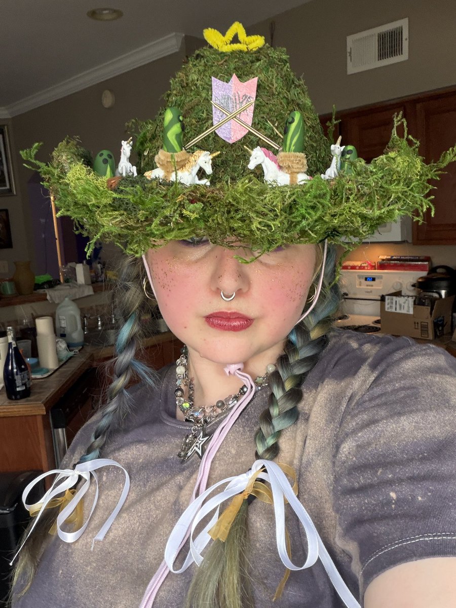 ✨⚔️THE GREAT PICKLE BATTLE FOR MOSS KING⚔️✨ 

<a href="/ashnikko/">ashnikko</a> see you tonight queen hope u like it :,)💜