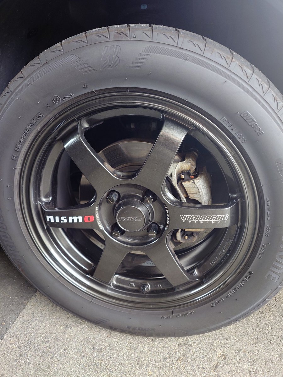 Tawashi_Nissan's tweet image. おはようございますm(_ _)m
どんより空ですが真っ黒です✨
今日はお休みなので朝から車を洗ってお出かけ予定です🚙
祝日は車や人が多くなるのでより一層注意して運転を…ご安全に！
#ノート #NISMO #猫のいる暮らし