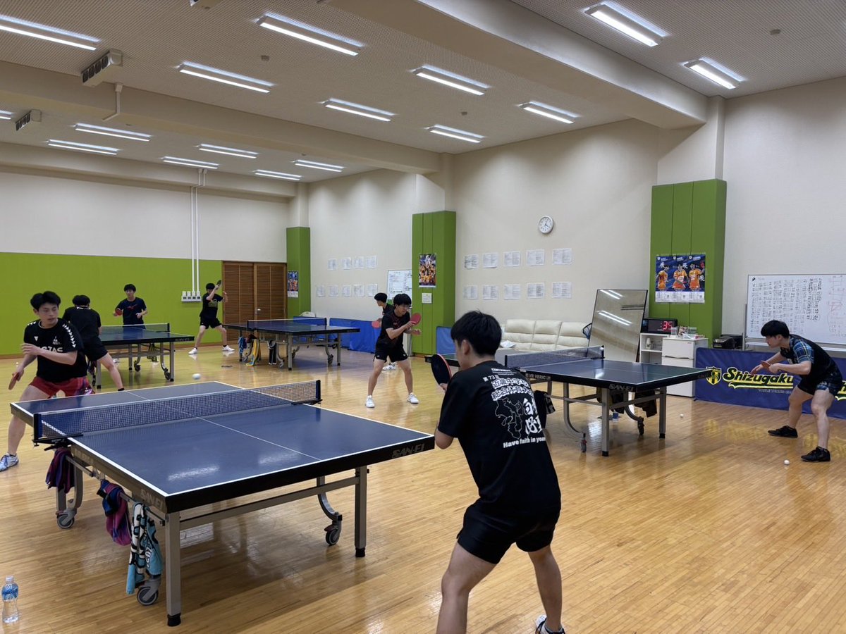 T_Terashima0805's tweet photo. 昨日も川口コーチが #静岡学園 の指導に🏓普段と違う視点のアドバイスによって選手たちも得るものがあります‼️#ASURASD で培ってる日々の卓球指導は自分自身にはできないことで、それを還元してもらえることは静学生にとっても大変貴重なもの。協力🤝していく体制が次の進化のため鍵です🔑
@asura_sdgs https://t.co/z0uVylM5d1
