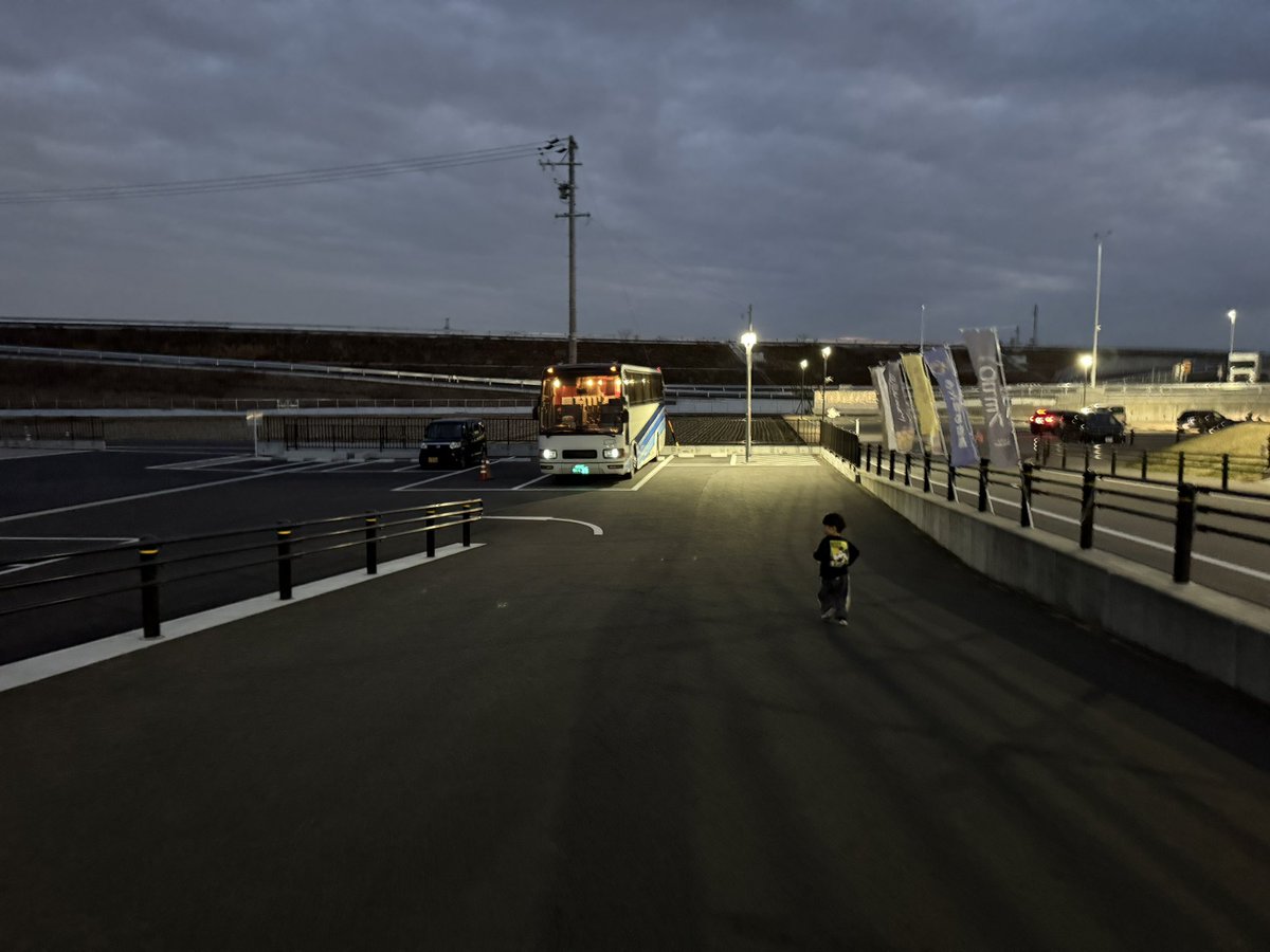 田舎だと公園の駐車場に大型枠があるので非常に助かります😁
