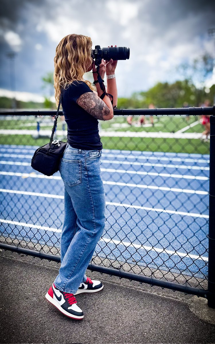 kasia__xoxo_'s tweet image. Been spending my days at track meets lately. Capturing moments that mean everything for these kids.
#PhotographyisArt  #KOTD #photography #sneakers
