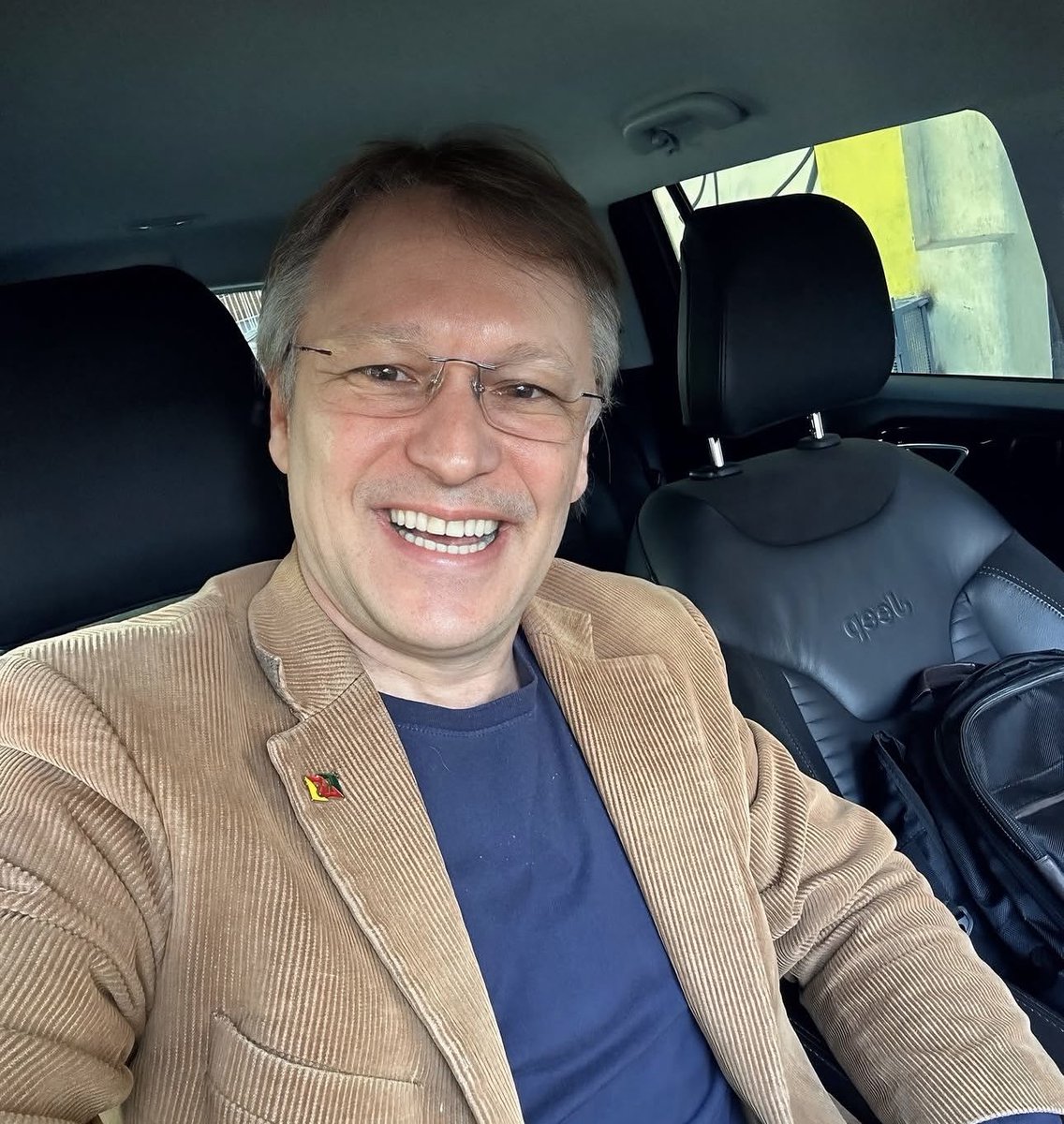 FrankHubert89's tweet image. “I’m not perfect, but I know how to treat someone right.” #DatingTalk
•#LetsTalk
•#QuestionOfTheDay