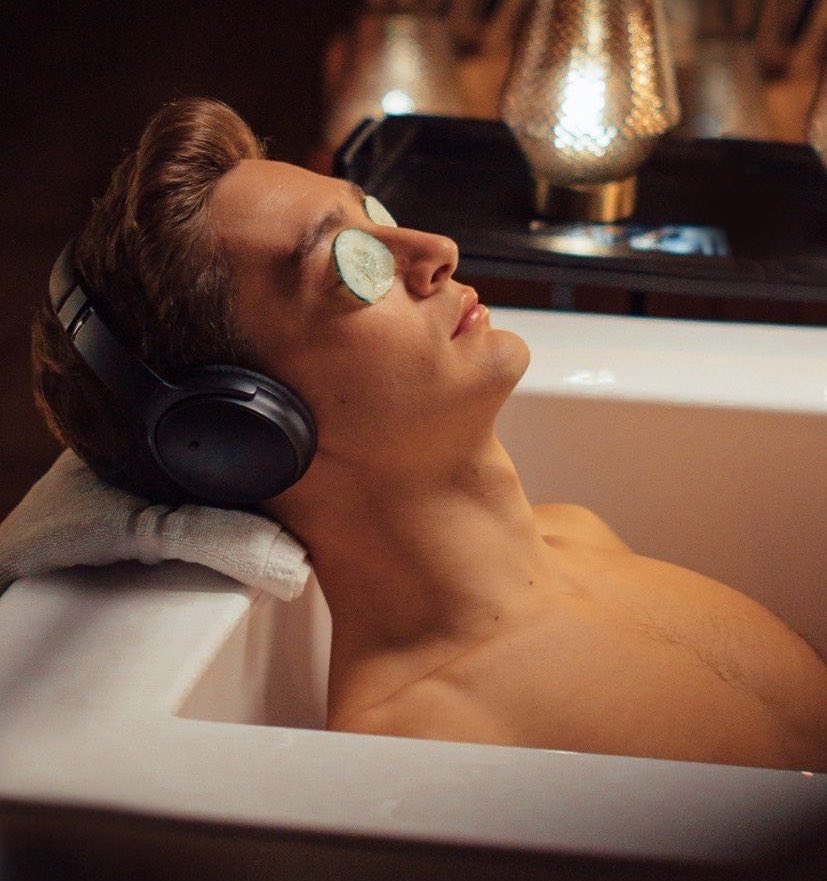 russellcedes's tweet image. #unbothered #moisturized #happy #inmylane #focused #flourishing