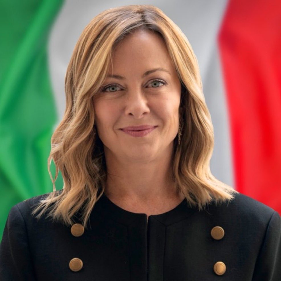 İtalya Başbakanı Giorgia Meloni sarsıcı yine konuştu: 

• Ben bir kadınım ve aynı zamanda bir anneyim!
• Masum çocukların katiliyle yan yana duramam.

• Eğer İslâm ülkeleri birleşip İsrail ile tüm ticareti keserse, bu siyonistler bir hafta bile dışarı çıkamaz…

#StandWithGaza