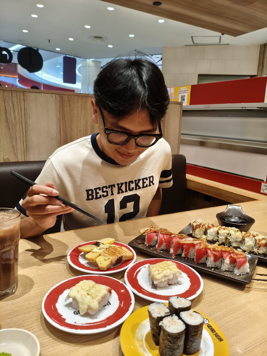 f0rkyyx's tweet image. Kapan Sushi date sama kamu?😬 #TunjunganPlaza #Surabaya