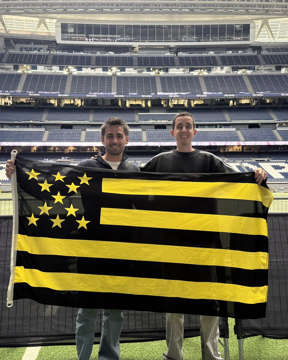 Agus_Bo33's tweet photo. En todas partes 💛🖤 https://t.co/C1HrGXqiQe