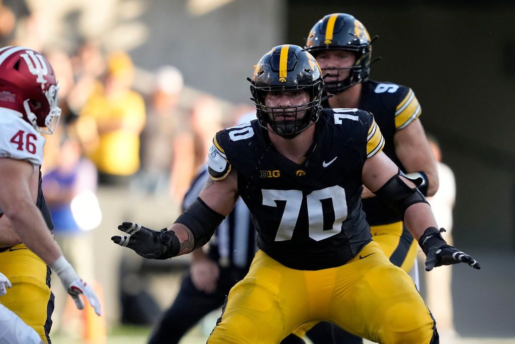 PFHOFAmbassador's tweet image. BEAU STEPHENS, @Seahawks OL
Across 304 Pass Blocking Snaps in 2025 at @HawkeyeFootball, Stephens, the #148 Pick in the 2026 @NFL Draft, allowed 0 Sacks and 0 QB Hits (Per @PFF) #GoHawks #Hawks #Seahawks #Seattle #NFL #NFLX #nfldraftday #NFLDraft #NFLTwitter #NFLNews #NFLFootball