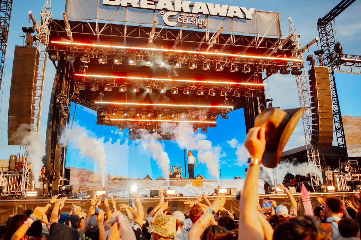 AtlasArtist's tweet photo. [festival recap] The latest edition of @BreakawayFest brought the AZ EDM community together for a massive event! Check out all the photos, ft. @KygoMusic, @marshmello, @ISOxo_ and much more: https://t.co/CMhQIoeZpt https://t.co/DlGYoBpsJQ
